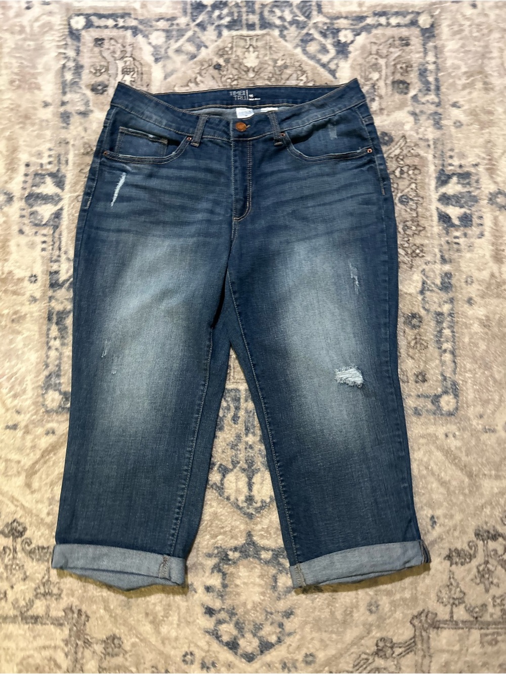 Time & Tru Women's Dark Blue Cropped/Capri Distressed Jeans